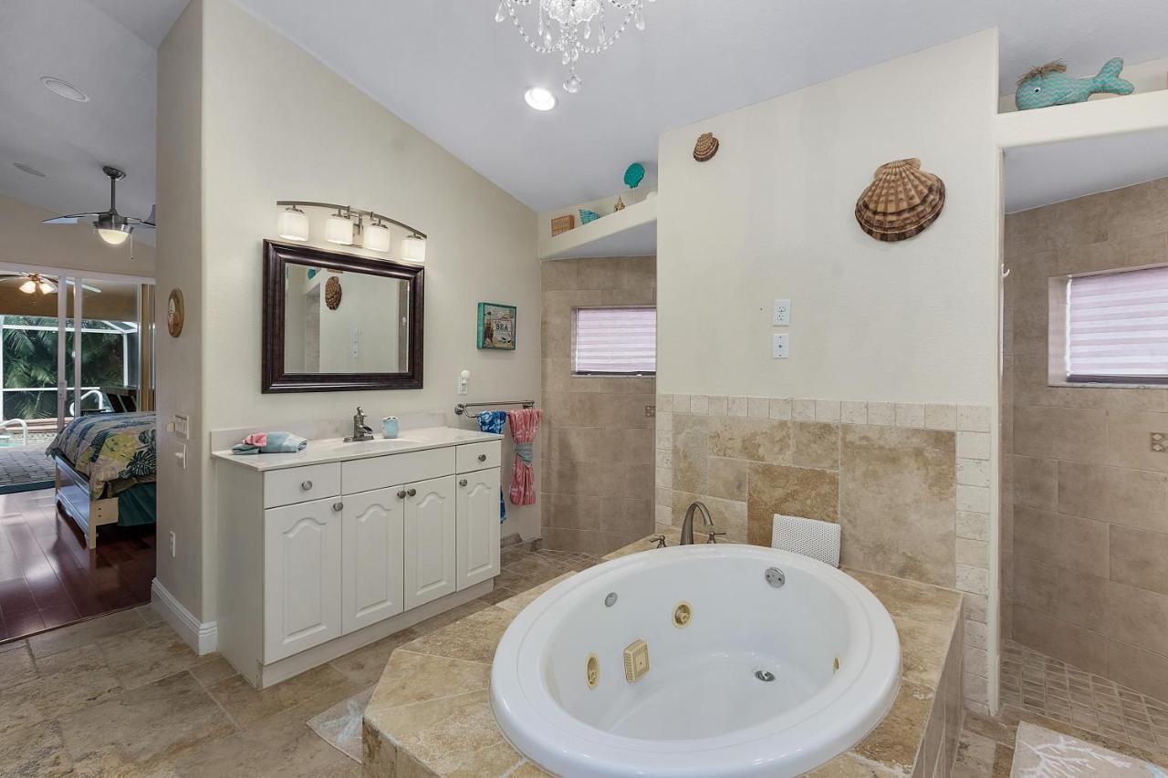 Luxury Home, Hot Tub, Heated Pool, Tiki Bar - Villa Spain Cape Coral Exteriér fotografie